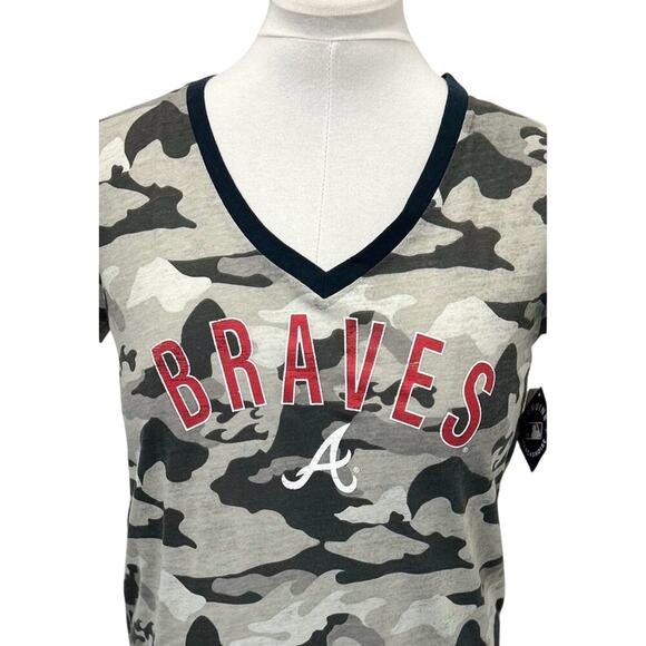 Atlanta Braves Women’s Camo Print V-Neck T-Shirt Large - Picture 2 of 10